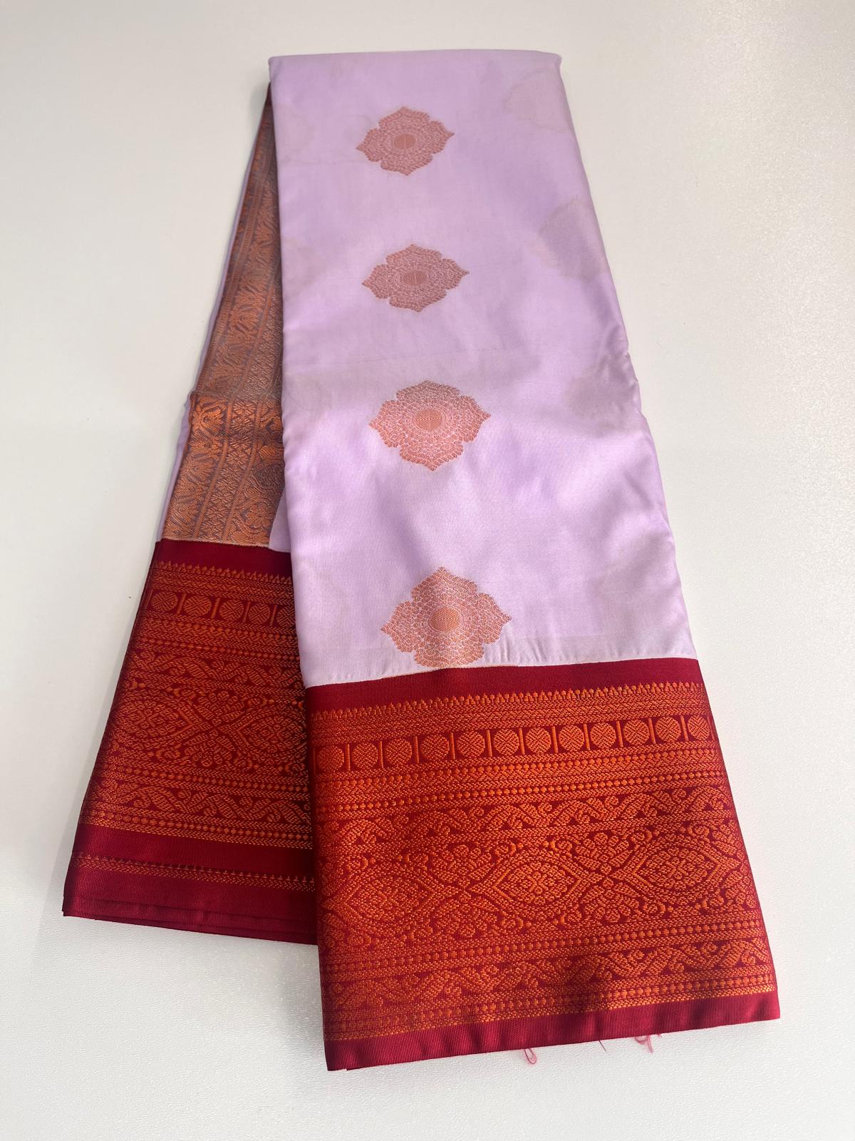 Silk Saree Flieder mit roter Bordüre