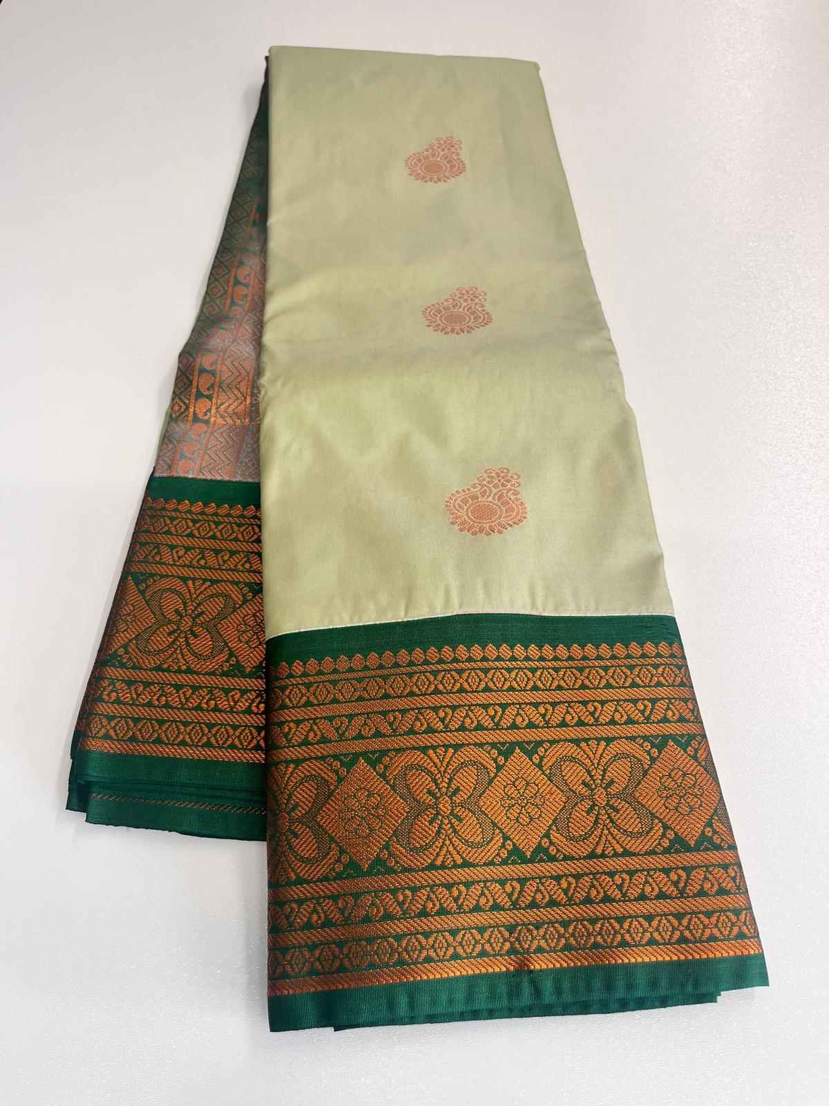 Silk Saree Hellgrün